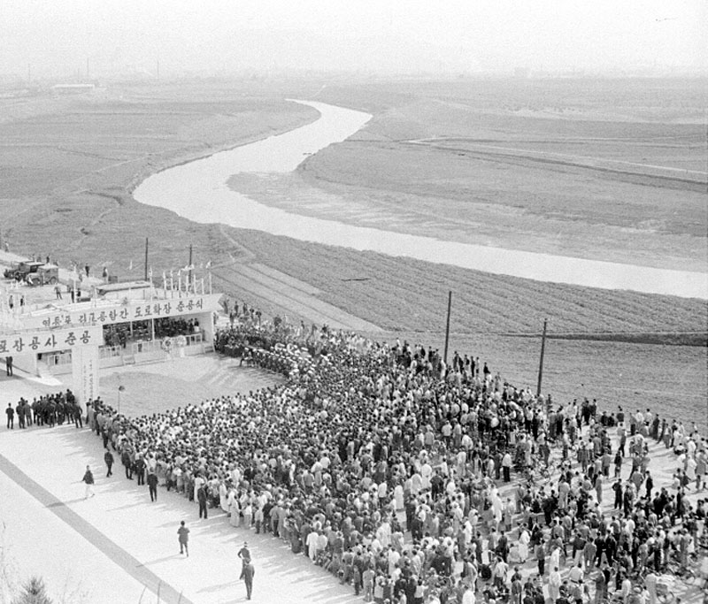 1962년 영등포-김포공항간 도로확장 준공식 
