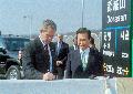 김대중대통령 조지 부시(George Walker Bush) 미국 대통령 도라산역 도착 기념 서명 1