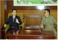 김대중 대통령과 김정일 위원장 회담 사진