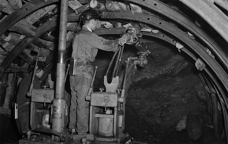 강원광산공사 석탄 채굴 모습 기록물 썸네일
