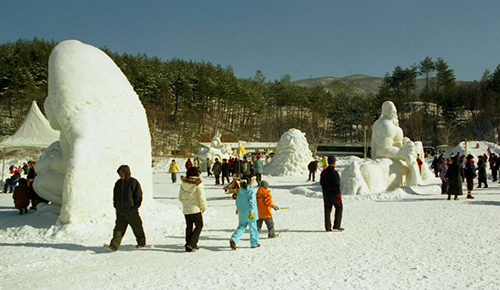 대관령 눈꽃 축제를 즐기는 사람들(2003년)
