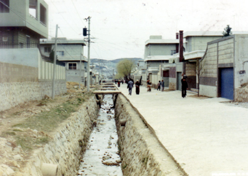 부산대연동 하천 복개공사 전 모습(1977)