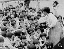 서울로 피난온 초등학교 학생들 썸네일 이미지