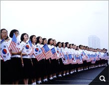 카터 미국대통령 환영식에 참석한 여학생들 썸네일 이미지