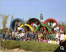 프레스센터 직원 및 올림픽 자원봉사단 기념 촬영 썸네일 이미지