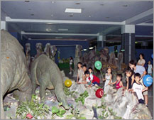 공룡전 관람하는 아이들(1999, DET0058557(2-1)) 참고 이미지
