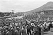 한국전쟁 2주년 기념식에 참석한 군중들 