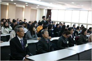 2014년 국가기록관리 포상 전수식에 참석한 유공자와 <br/>가족들