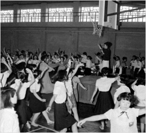 재일교포 학생들의 하계 학교 무용 습득(1969)