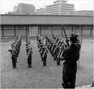 향토예비군 덕수궁 중대 훈련 모습(1969)