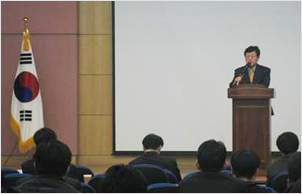박동훈 원장은 2015년 대학 기록관리 워크숍에 참석해 대학 기록관리의 중요성을 강조했다.
