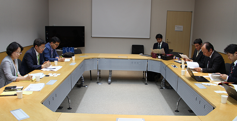 ICA 서울총회 산업전 참가에 대해 협의 하는 모습