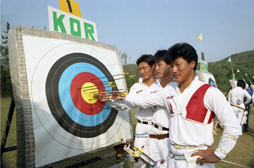북경아시아경기대회 양궁 남자 단체우승 기념사진(1990)