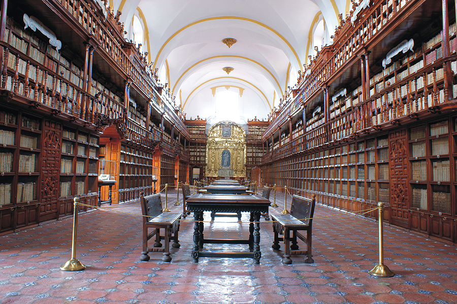 팔라폭시나 도서관 컬렉션

아메리카 최초의 공공 도서관이자, 에스파냐 식민지 시기 멕시코 도서관 가운데 유일하게 남아 있는 도서관이다. 이 도서관은 도서 41,000여 권, 1500년대 이전 활판인쇄본 9점, 1473년부터 1821년 사이의 서지기록 19,172개 등을 소장하고 있다. 장서는 물론 서가 등 내부 시설과 1646년에 지어진 도서관 건물도 귀중한 가치를 인정받고 있다
시각예술의 다양한 측면을 보여주고 있음