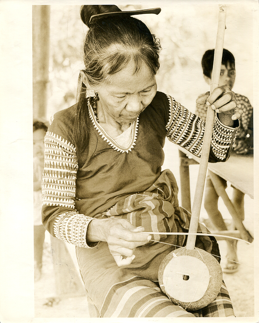 호세 마세다 민속음악 모음집

1936년에 동남아시아 음악을 채록한 1,760시간 분량의 녹음기록이다. 이 녹음기록은 세계적 작곡가 호세 마세다 소유의 컬렉션이다.