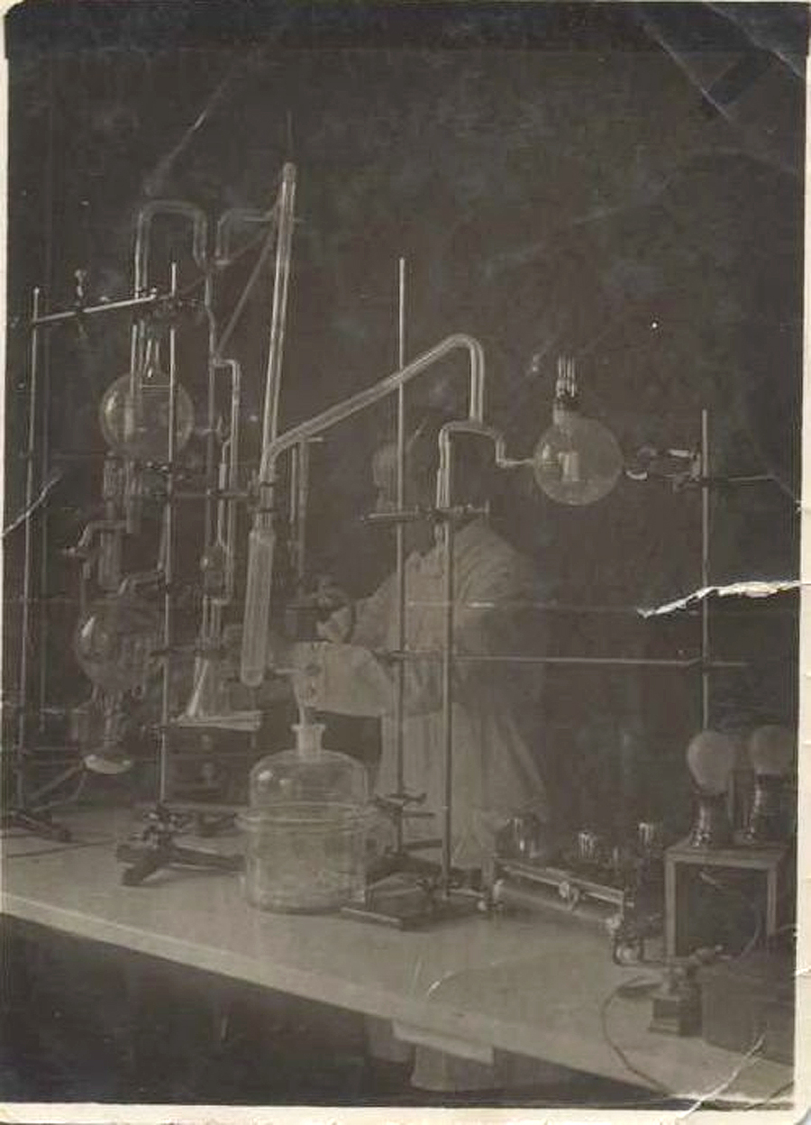 티허니 칼만의 1926년 '라디오스코프' 특허 출원

헝가리의 전자공학자이자 발명가인 티허니 칼만(1897-1947)이 1926년 ‘라디오스코프’라는 이름으로 자신이 개발한 텔레비전 기술의 특허를 신청할 때 제출한 설계도와 친필 원고 등을 모은 기록물이다. 그의 발명품은 텔레비전의 대량 생산을 가능하게 하는 등 텔레비전 역사에서 획기적인 전환점이 되었다.