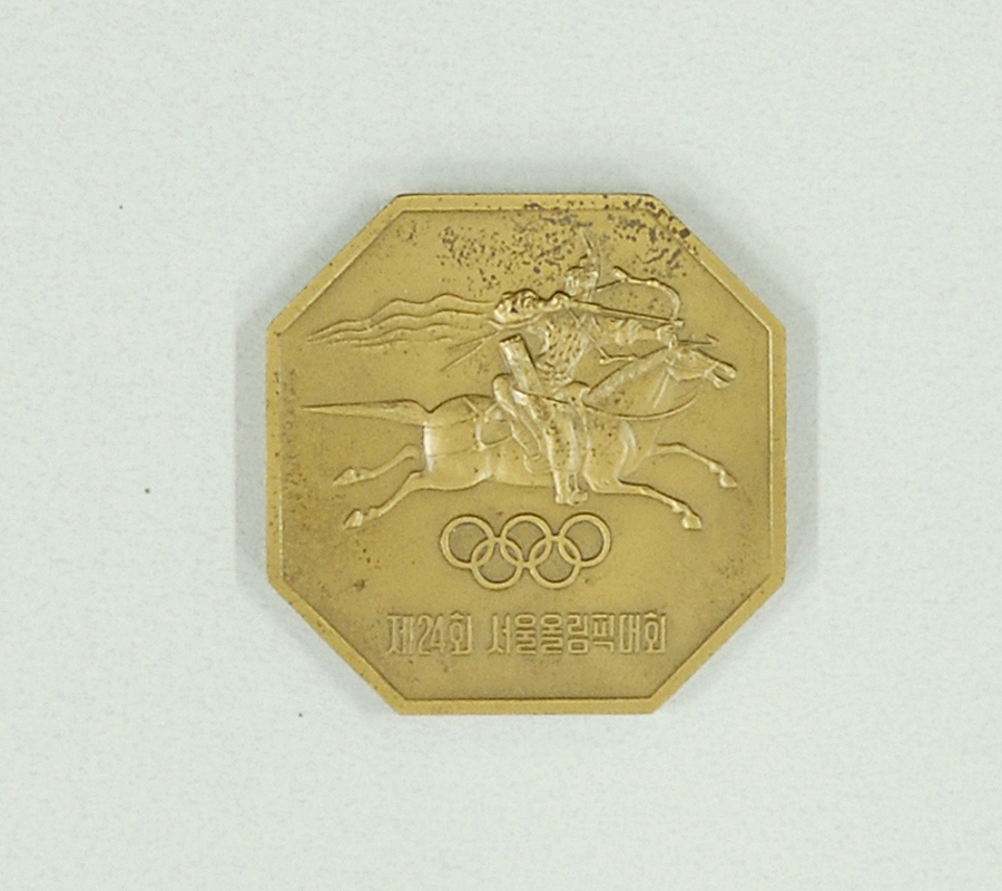 ‘88서울올림픽 기념 메달(팔각형)
null